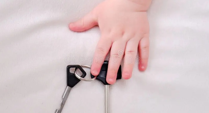 Эгерде кимдир бирөө уулуна квартира сатып берсе, бирок уулунун кичинекей жана ата-энеси менен жашап жаткандыгына байланыштуу, атасы ал квартираны ижарага берип жана ижара акысын алып жүрсө, анда ушул квартирага зекет берилеби?