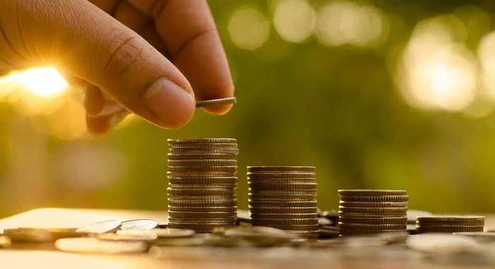 Аялым экөөбүз иштейбиз акчабыз ортодо чогуу. Зекетти кантип беребиз. Эркек өзүнүн аял өзүнүн акчасынан берет дешет. Ушул учурга чейин зекетибиз деп эле берип келгенбиз.